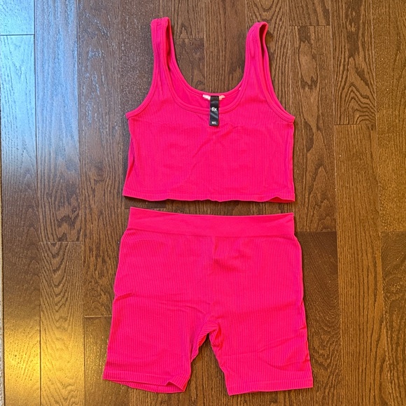 Fix Ribbed Set - Picture 2 of 4